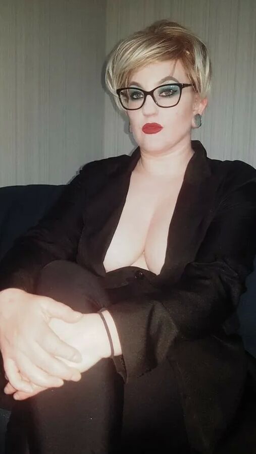 Chubby MILF Amy Leaf- Blonde bad