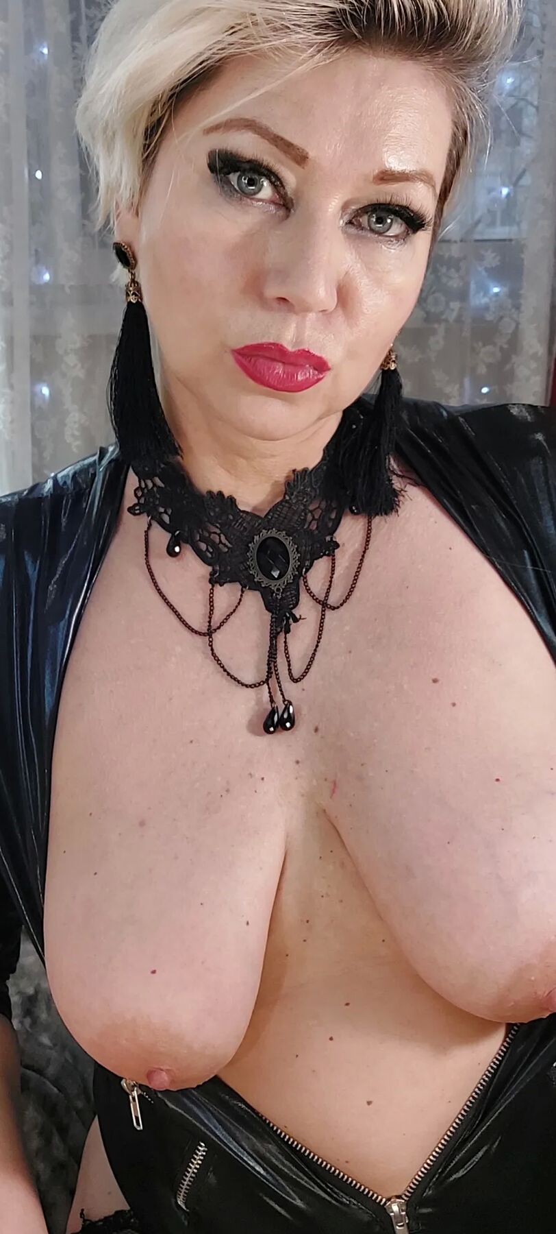 Aimee Hot MILF & nipple clamps...