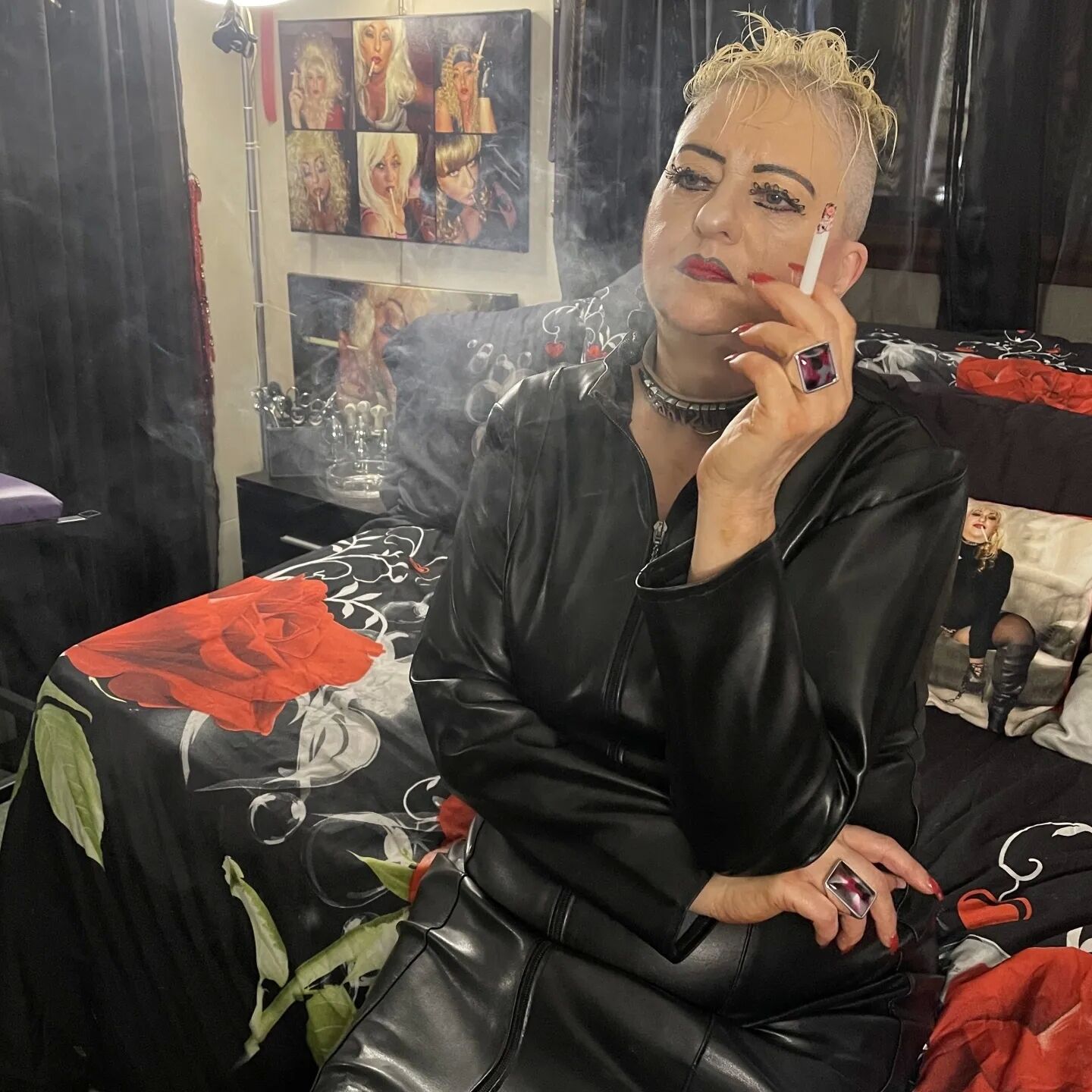 BAD MOMMY WITH STRAPON