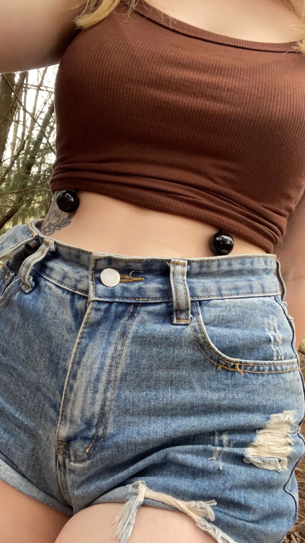 The weights hanging out really make  this outfit 100x better