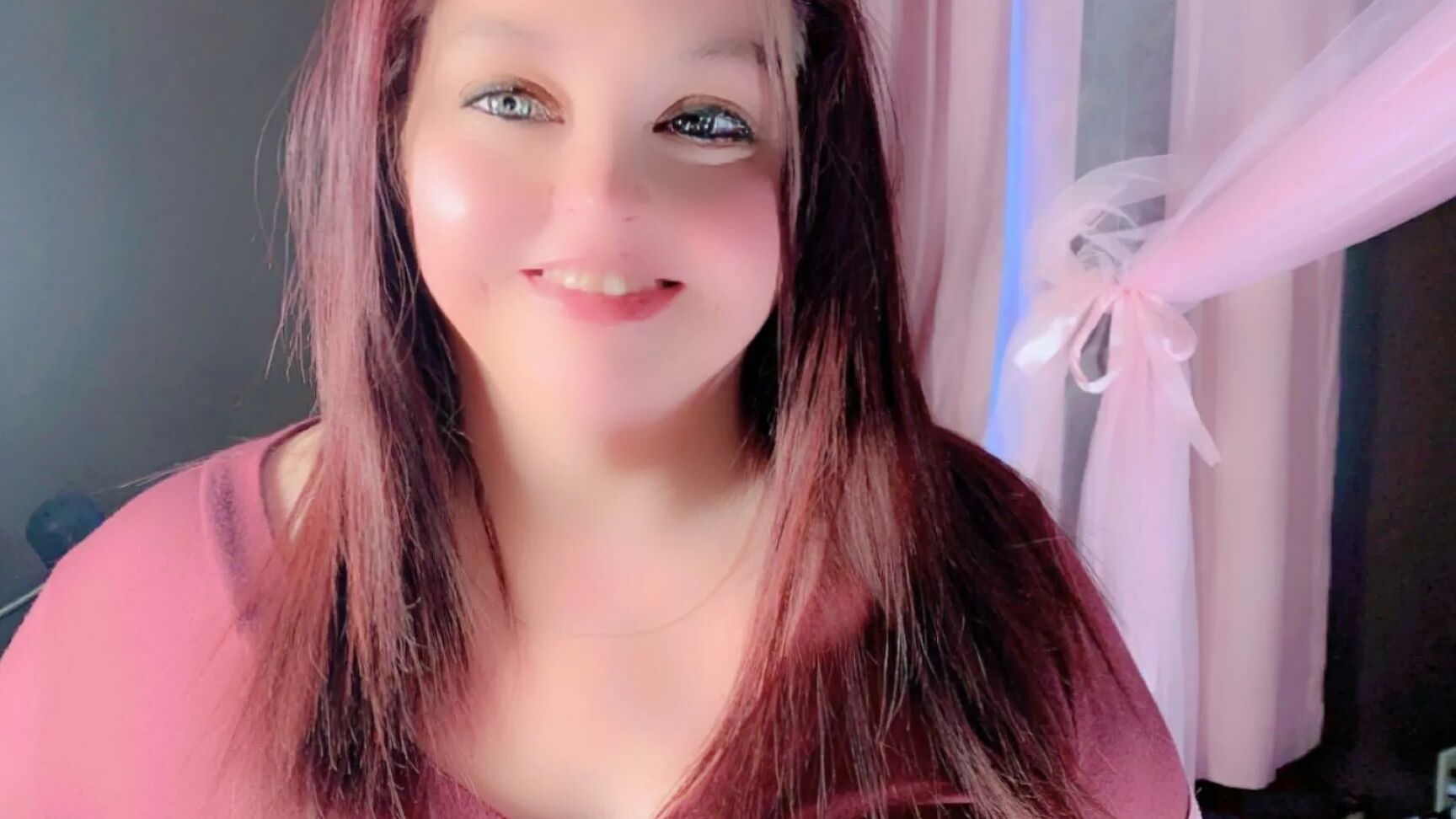 Small BBW MILF Shows Off Her Pussy