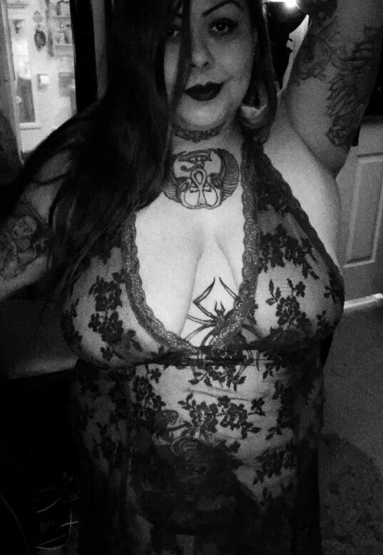 Sinrose black and white