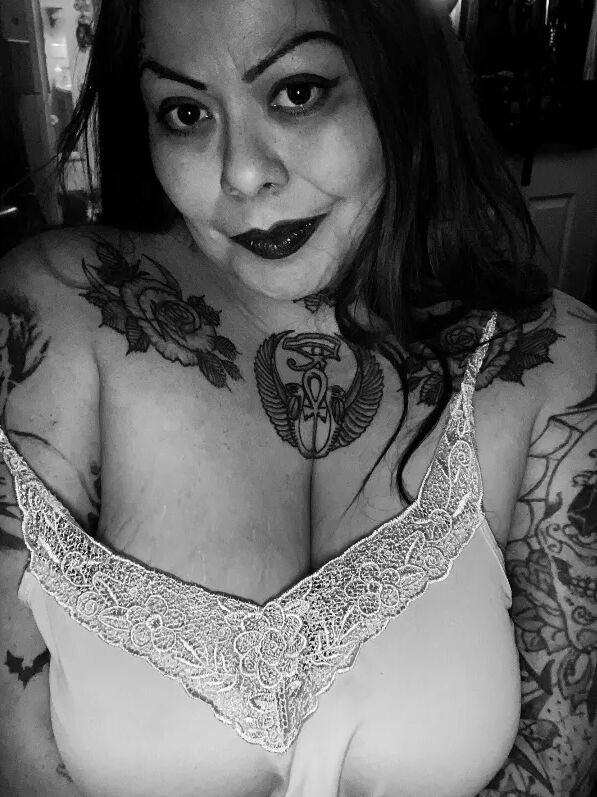 Sinrose black and white