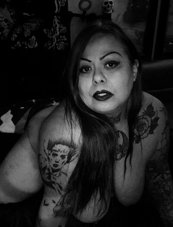 Sinrose black and white