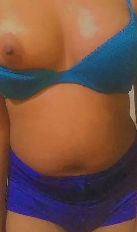 Sri Lankan Hot Big Boobs Girl