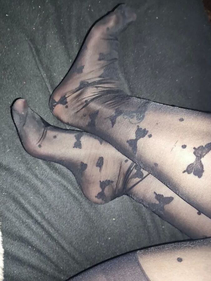Black nylons pantyhose,feet footfetish,red nails and tits