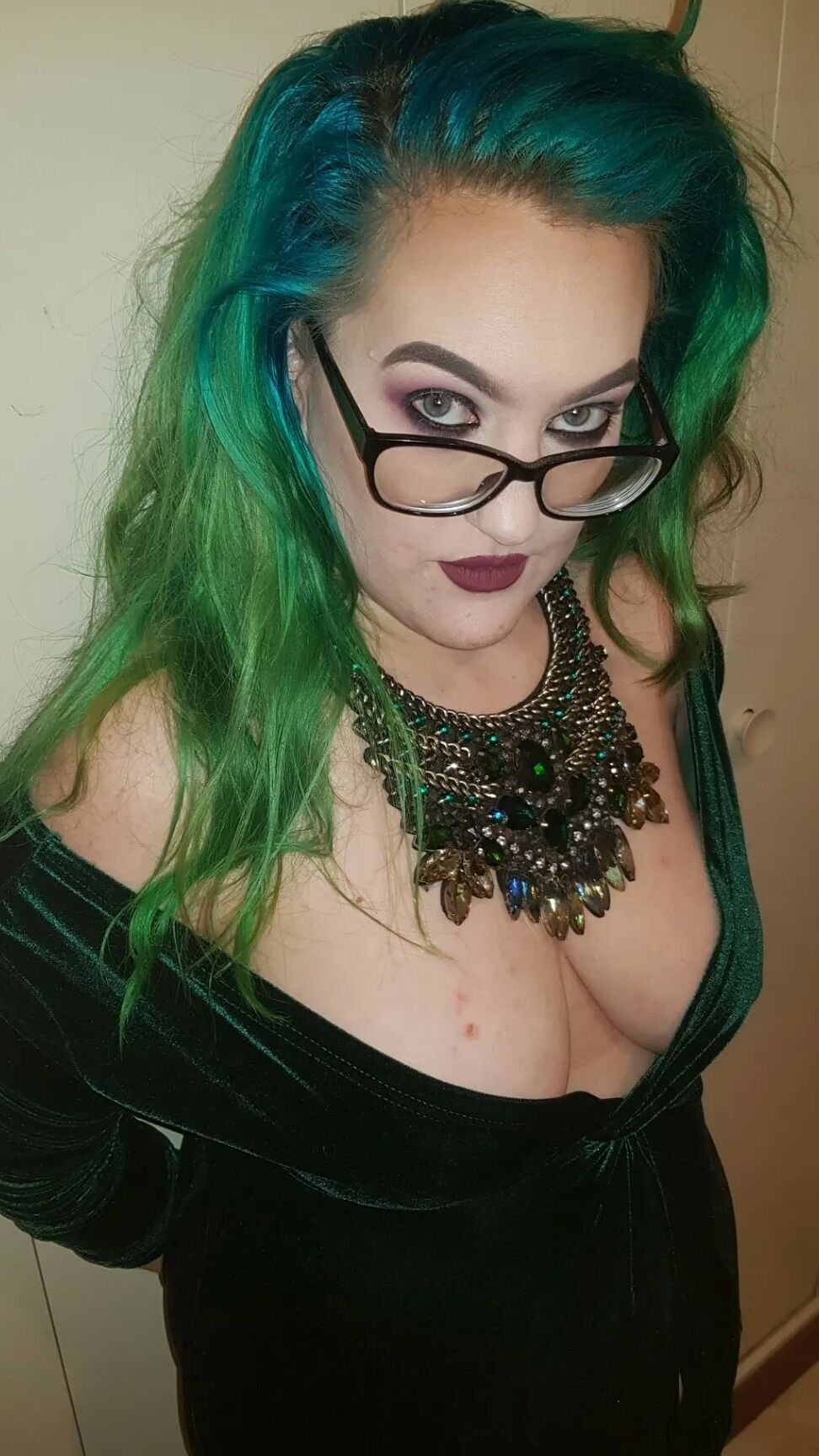 Chubby MILF Amy Leaf- Green dress