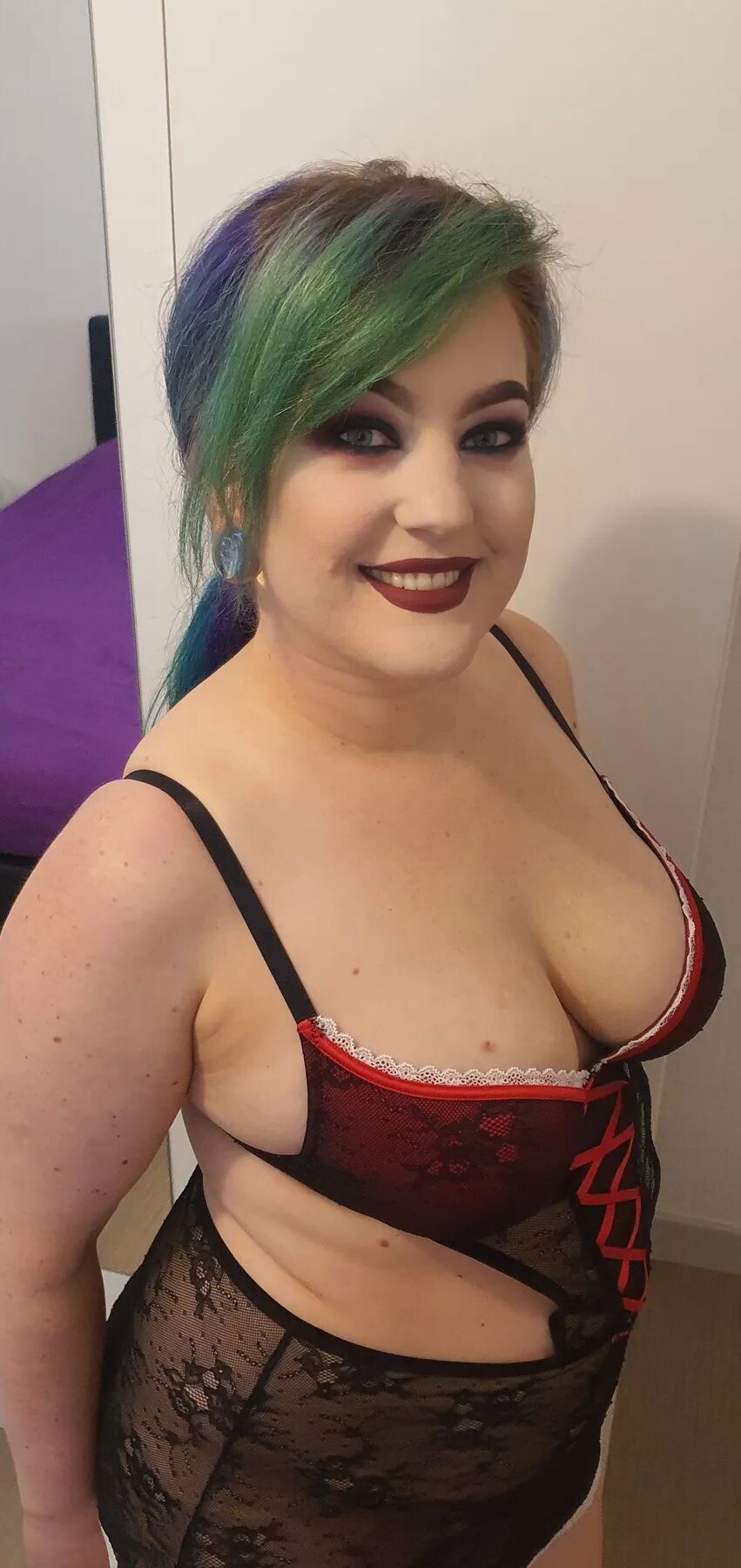 Chubby MILF Amy Leaf- Lingerie