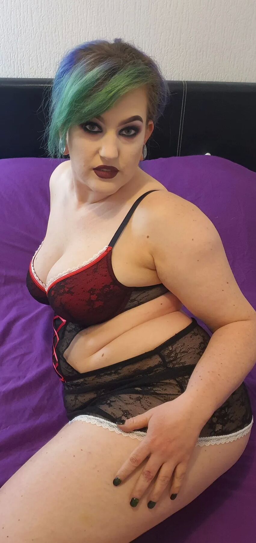 Chubby MILF Amy Leaf- Lingerie