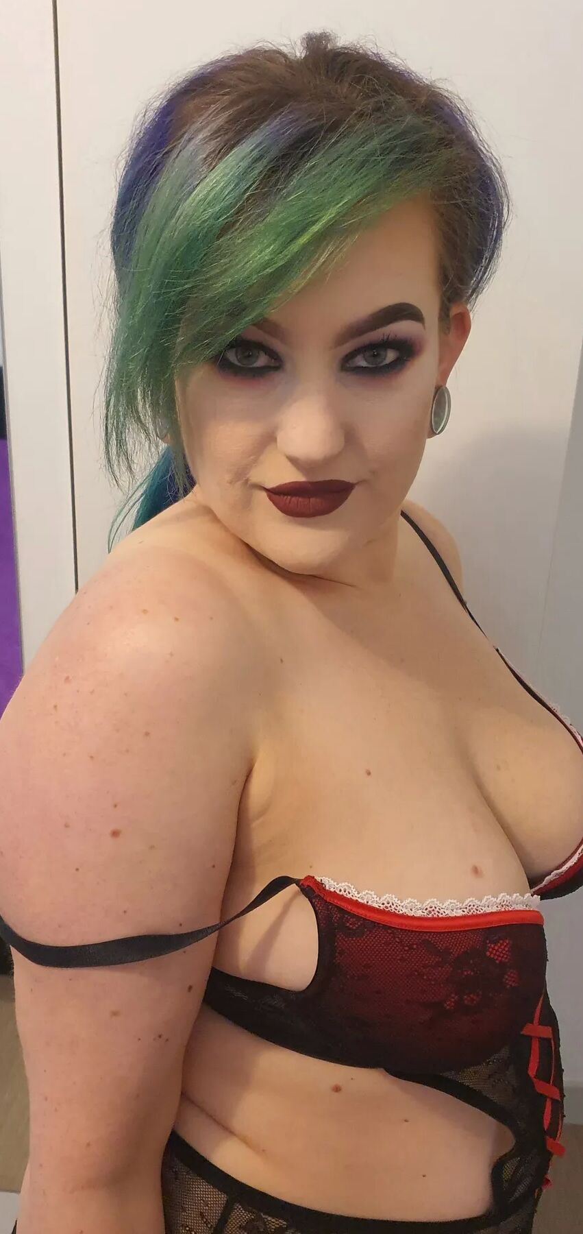 Chubby MILF Amy Leaf- Lingerie