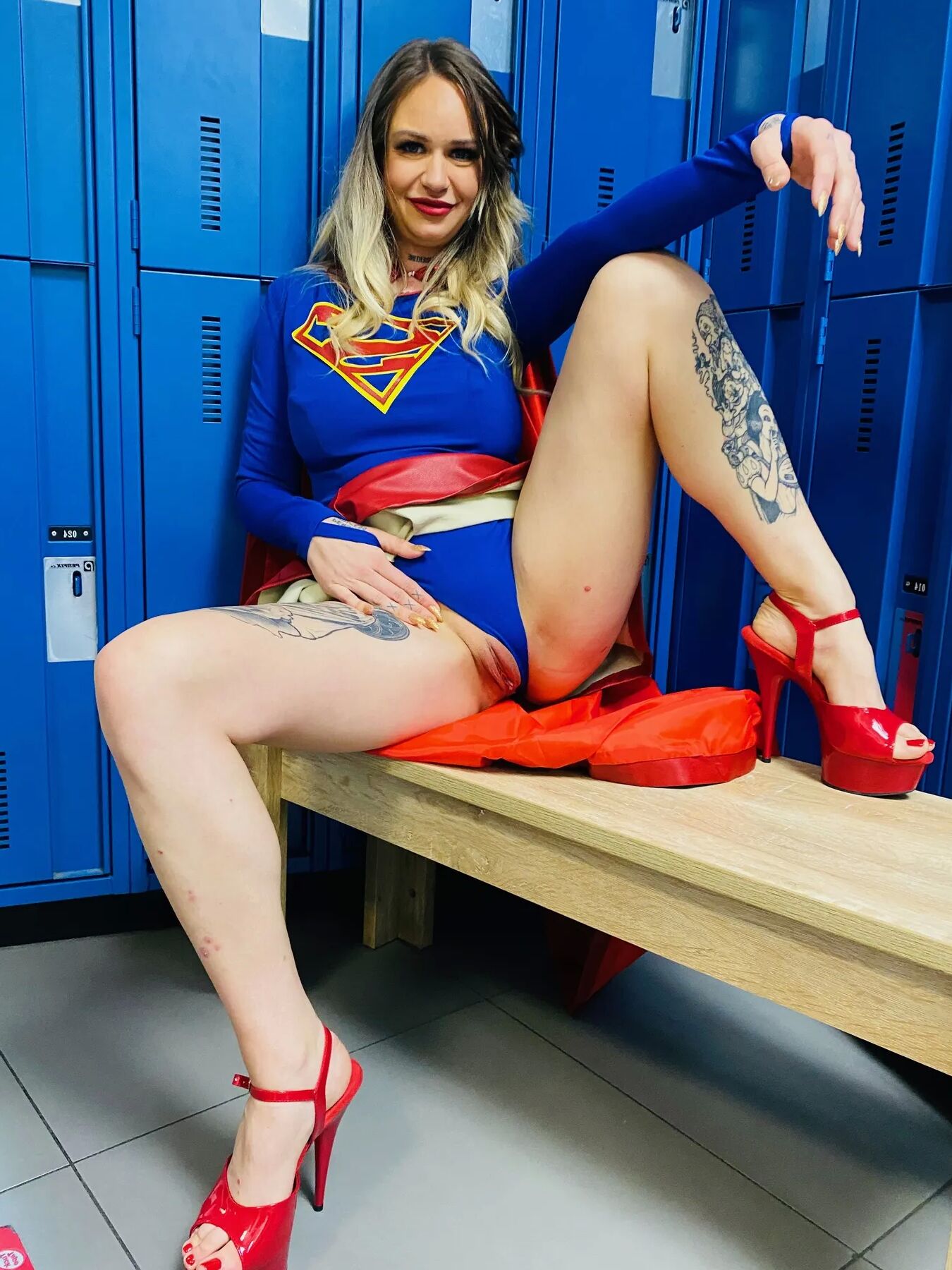 WET PUSSY WATER - SUPERGIRL & HER SHOWER SCENES