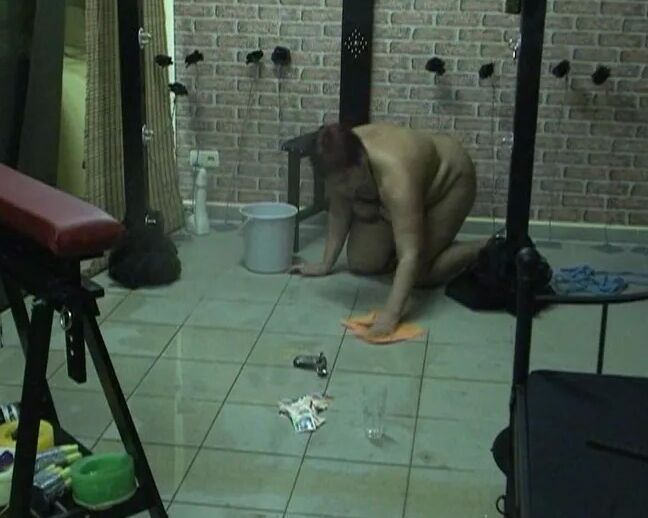 Naked house cleaning ...