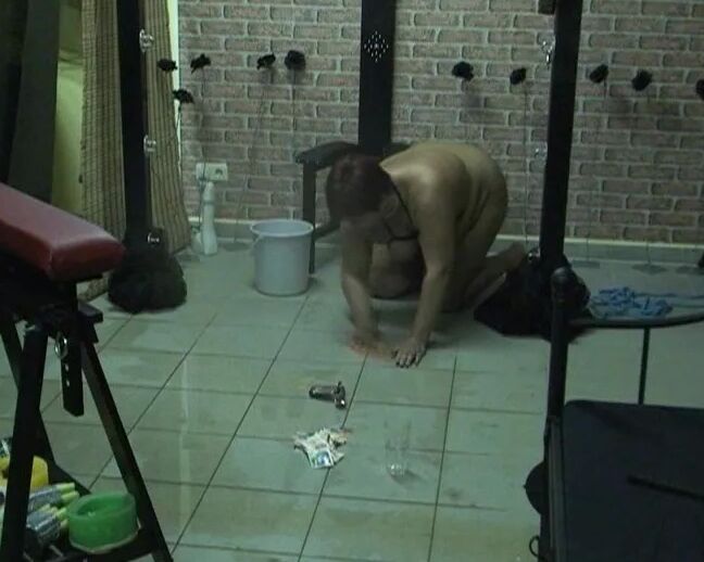 Naked house cleaning ...