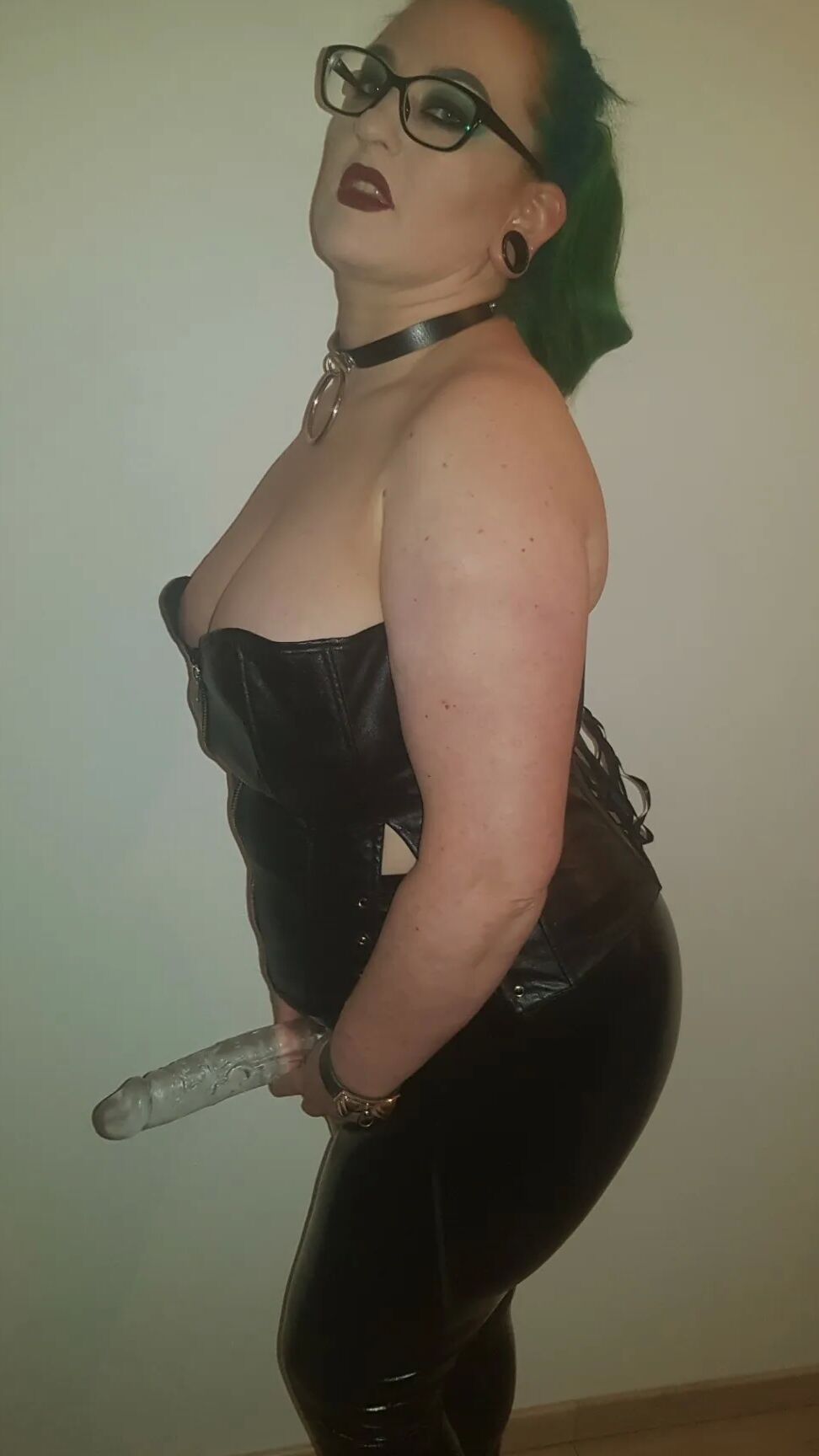 Chubby MILF Amy Leaf- Mistress