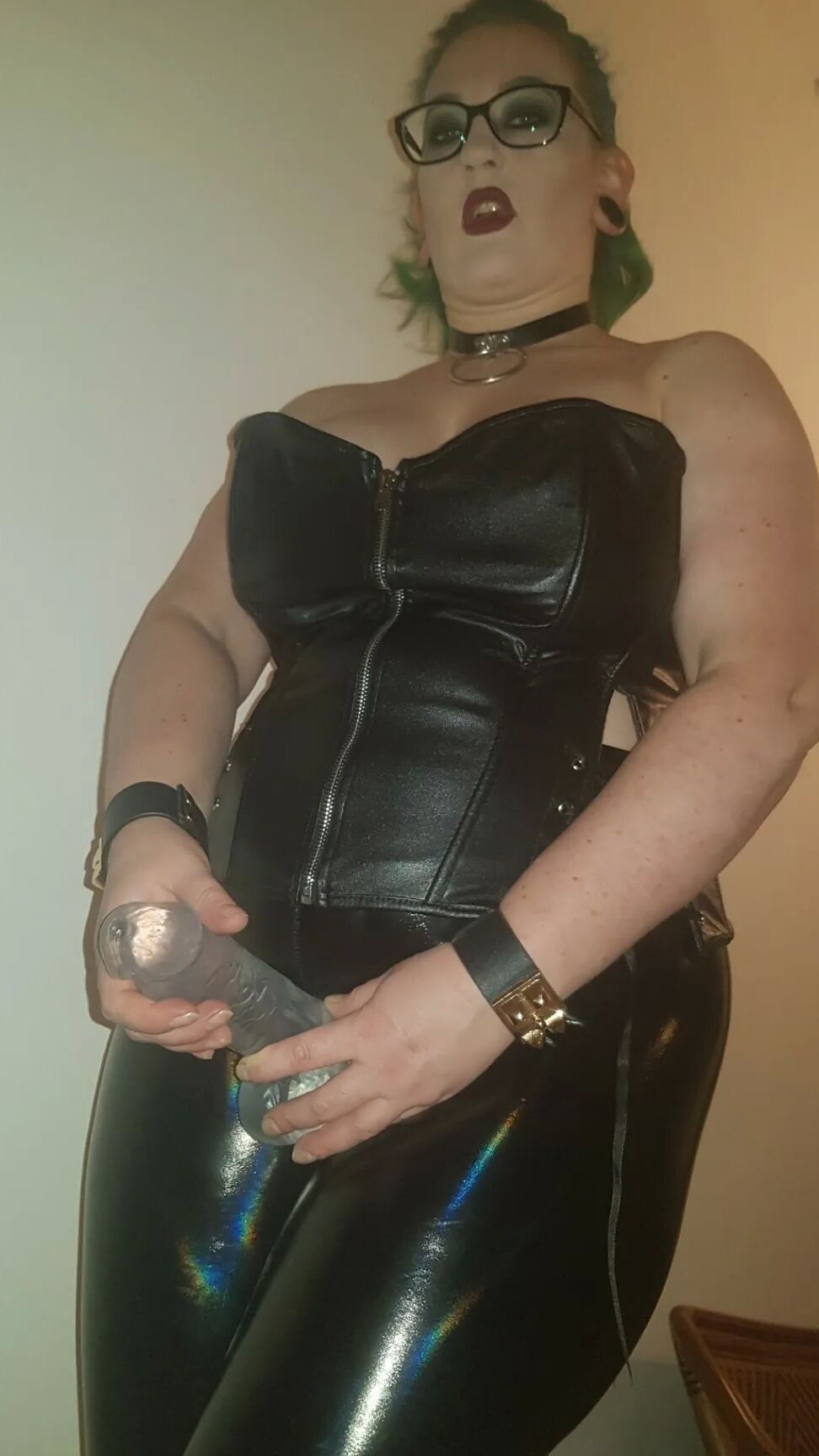 Chubby MILF Amy Leaf- Mistress