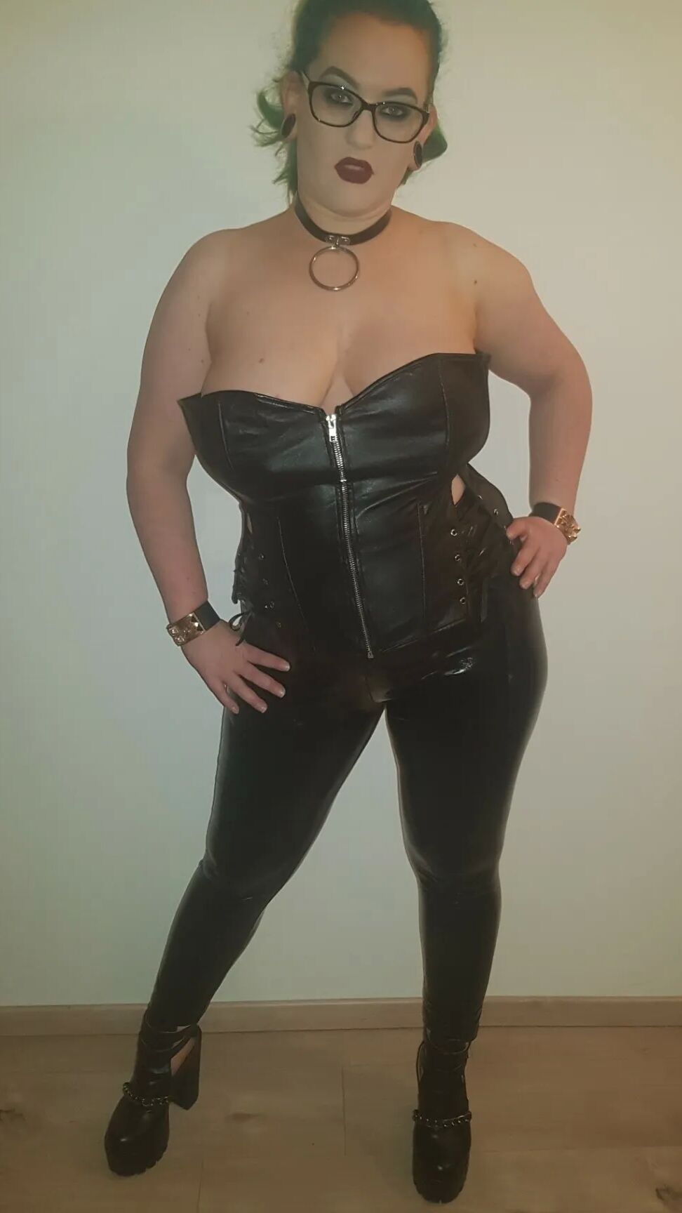 Chubby MILF Amy Leaf- Mistress