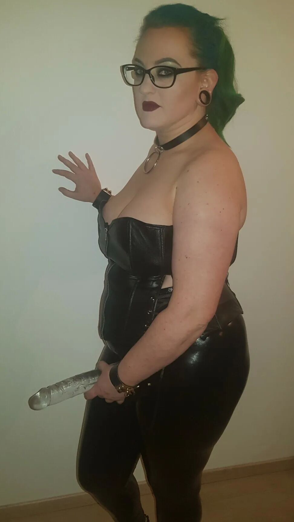 Chubby MILF Amy Leaf- Mistress