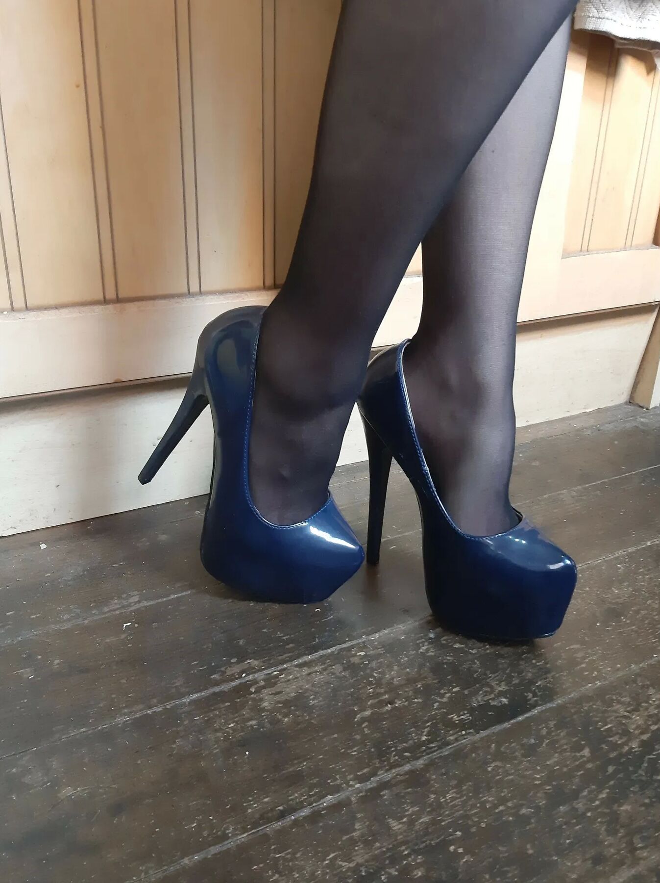 NEW HEELS & MASK