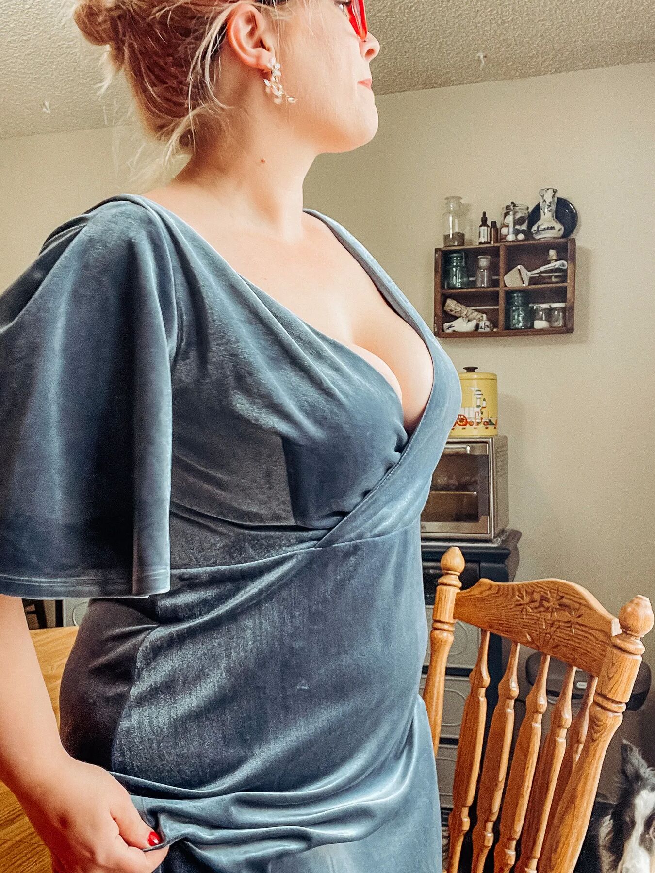 BBW in an evening gown does the dishes with gloves on