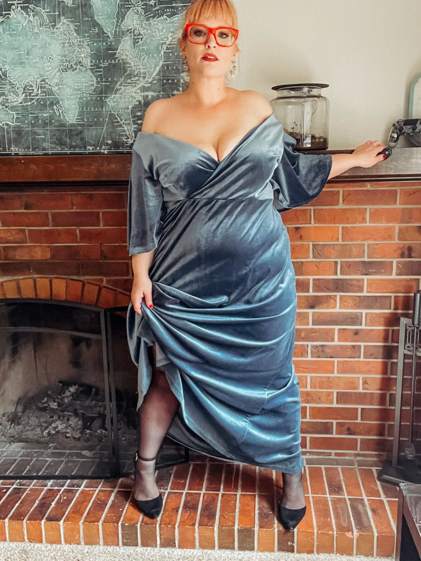 BBW in an evening gown does the dishes with gloves on