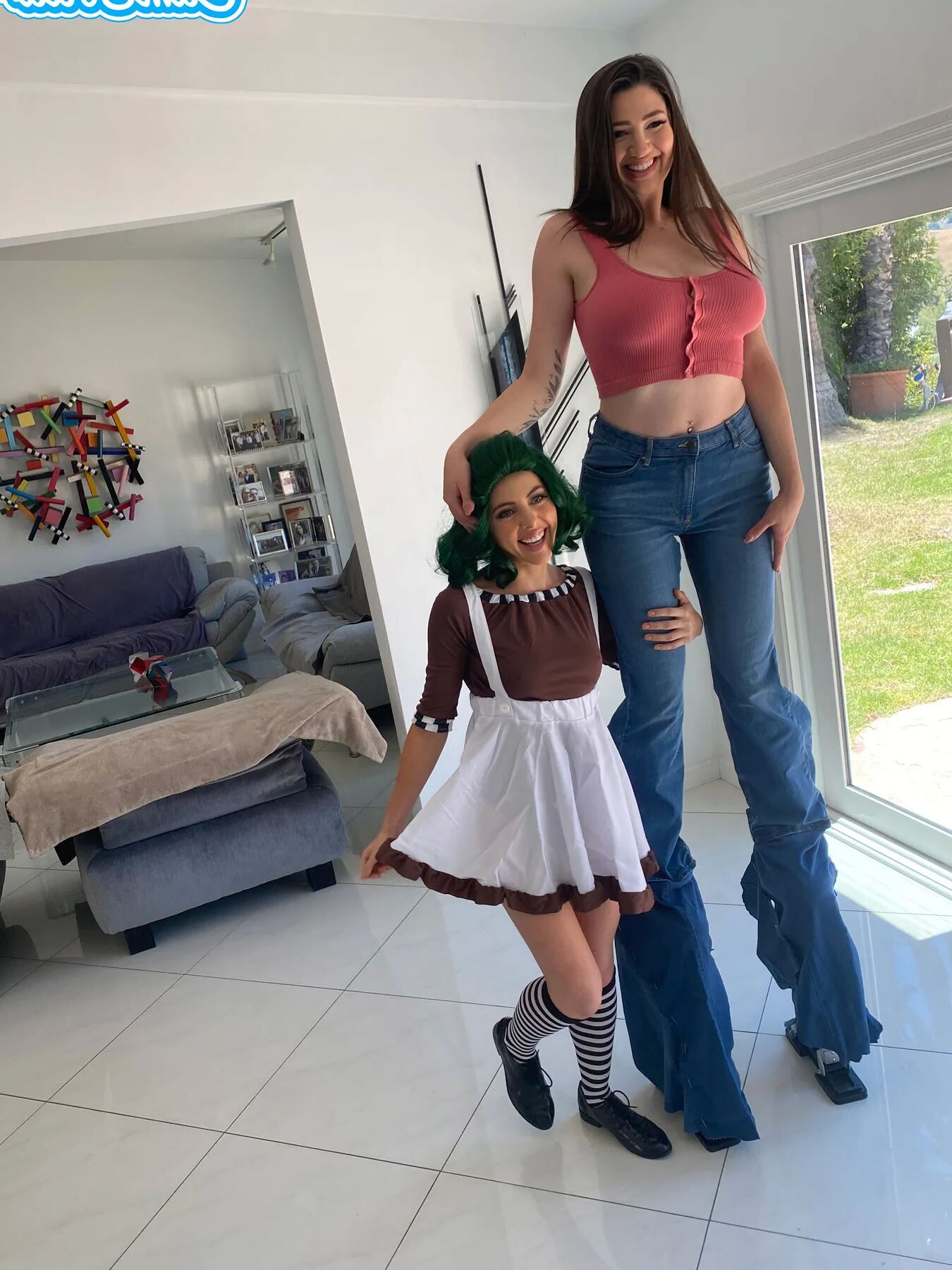 Super Tall Girl Gets Her Pussy Licked By Theodora Day As Oom