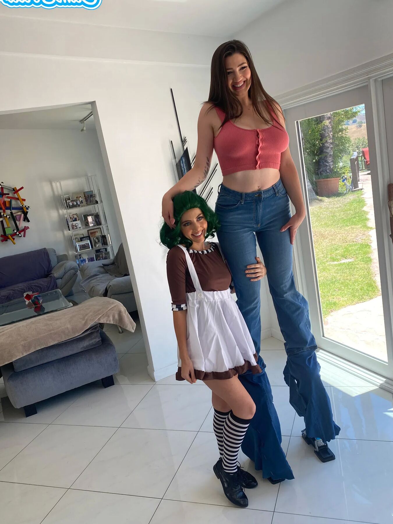Super Tall Girl Gets Her Pussy Licked By Theodora Day As Oom