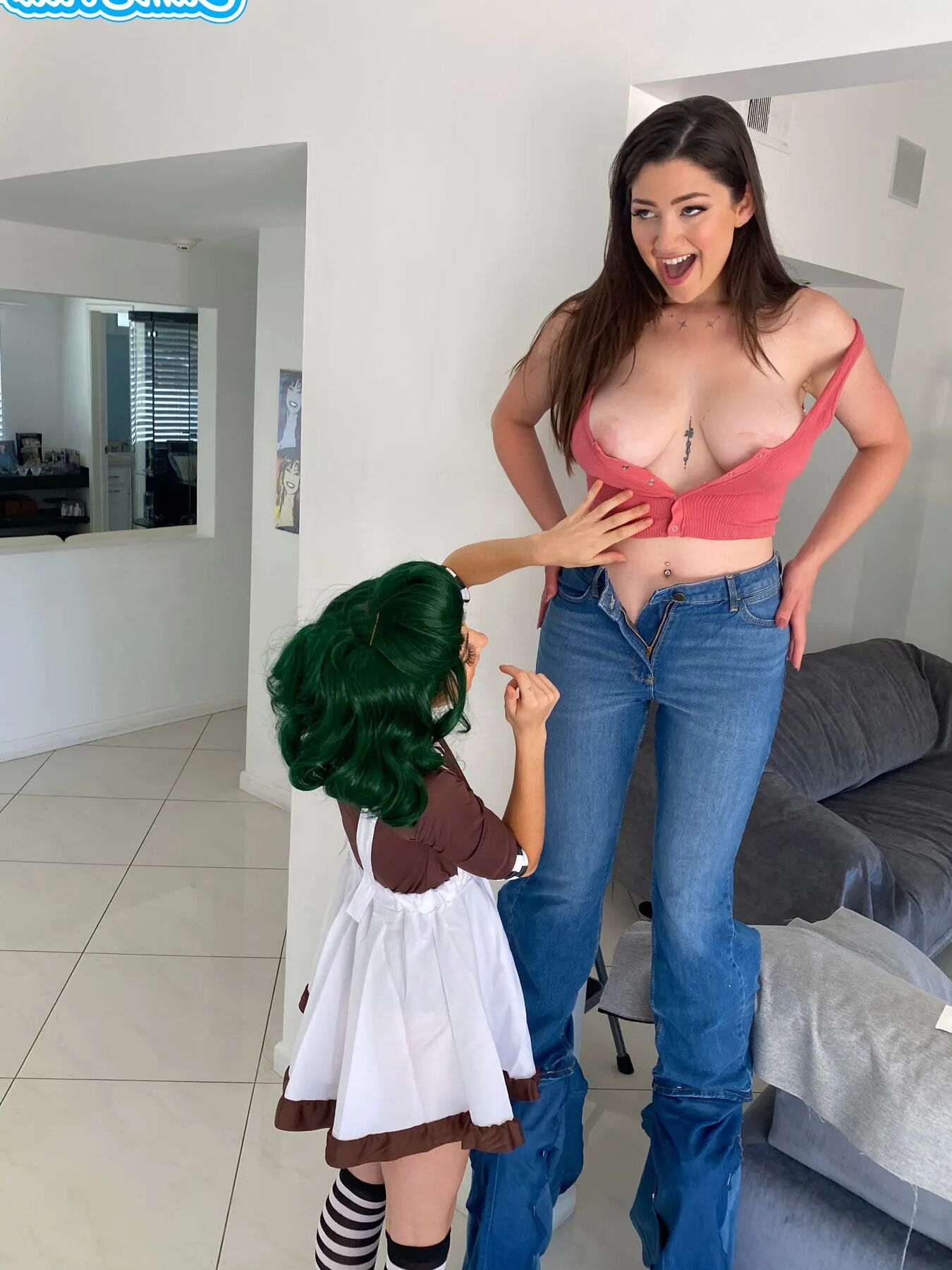 Super Tall Girl Gets Her Pussy Licked By Theodora Day As Oom