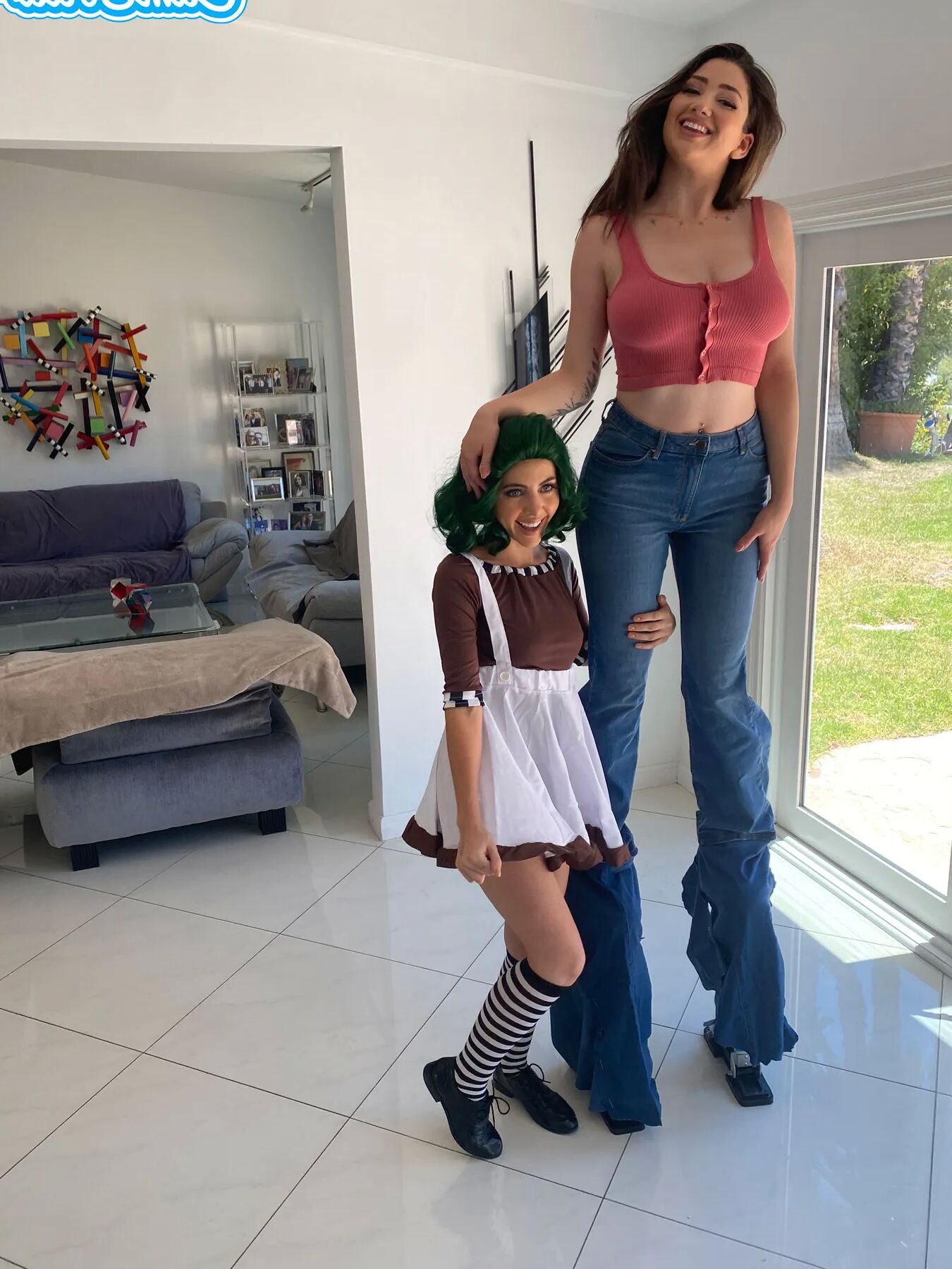 Super Tall Girl Gets Her Pussy Licked By Theodora Day As Oom