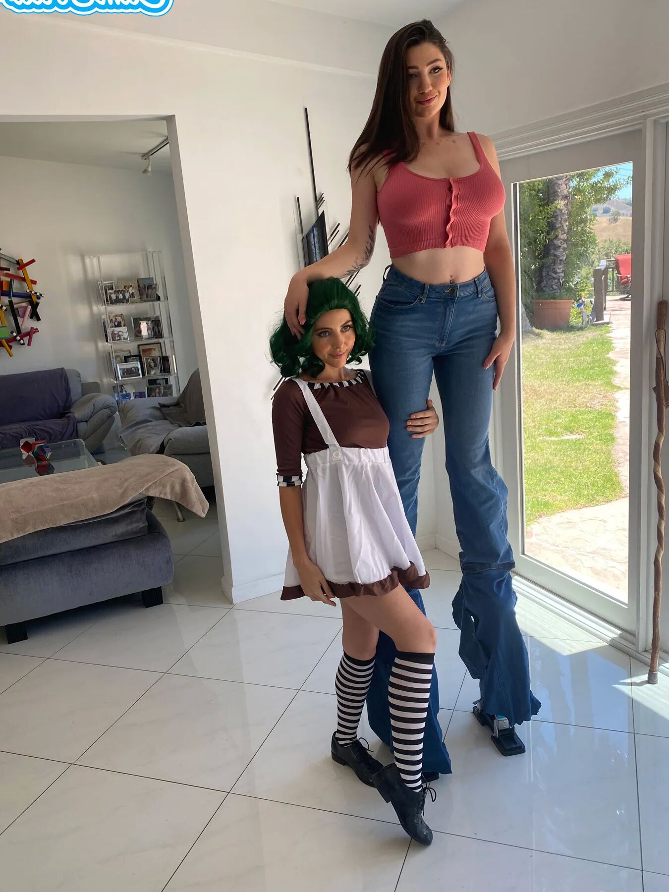 Super Tall Girl Gets Her Pussy Licked By Theodora Day As Oom