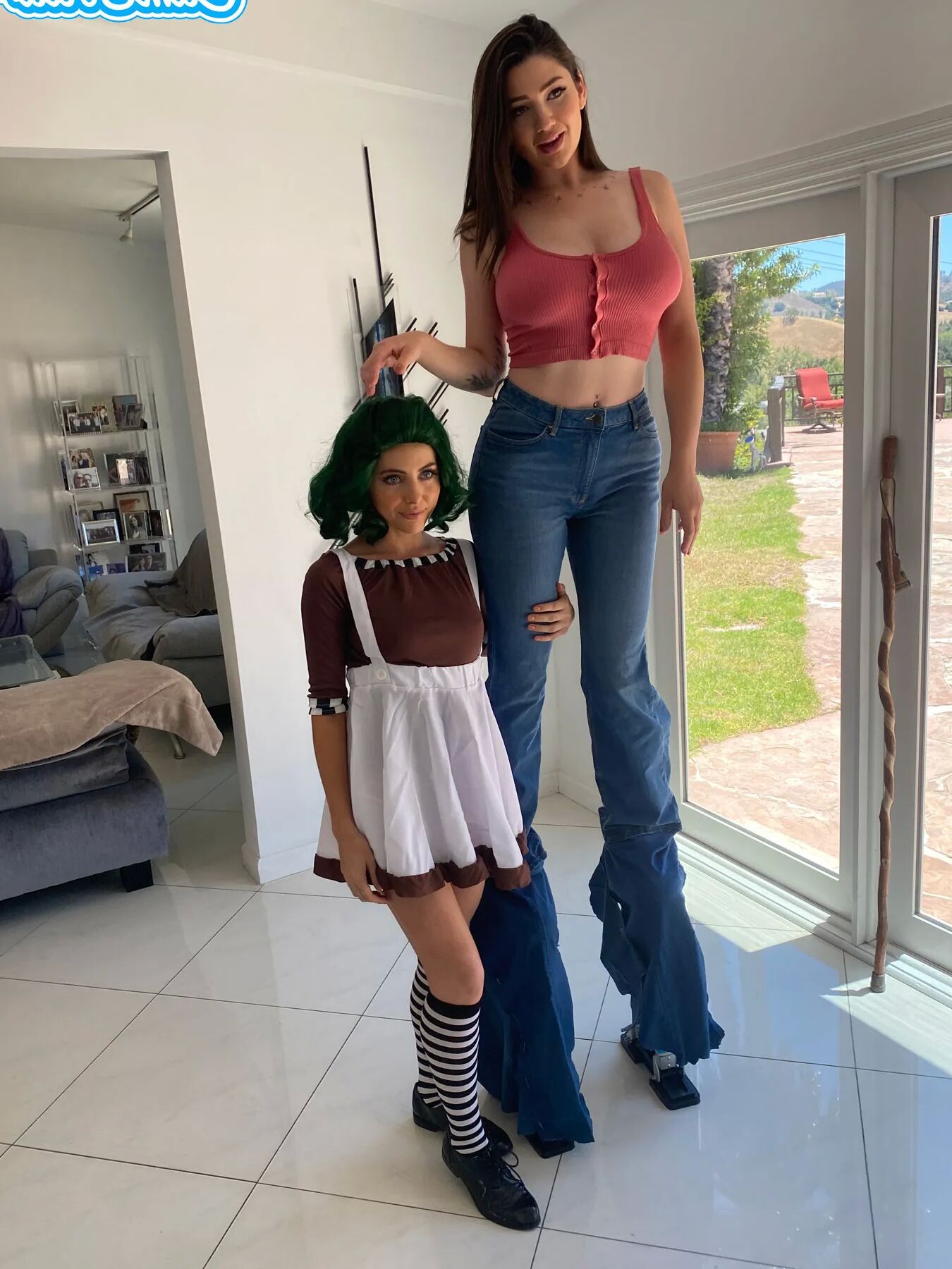 Super Tall Girl Gets Her Pussy Licked By Theodora Day As Oom