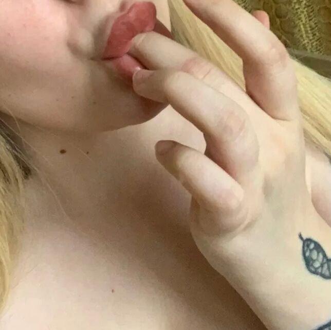 My name is Christina! What about tits job?