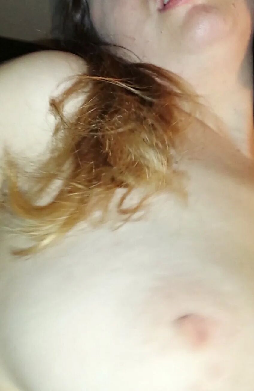 Sexy PAWG white wife hot pix