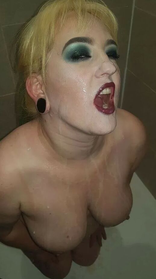 Chubby MILF Amy Leaf- Blonde cum shower