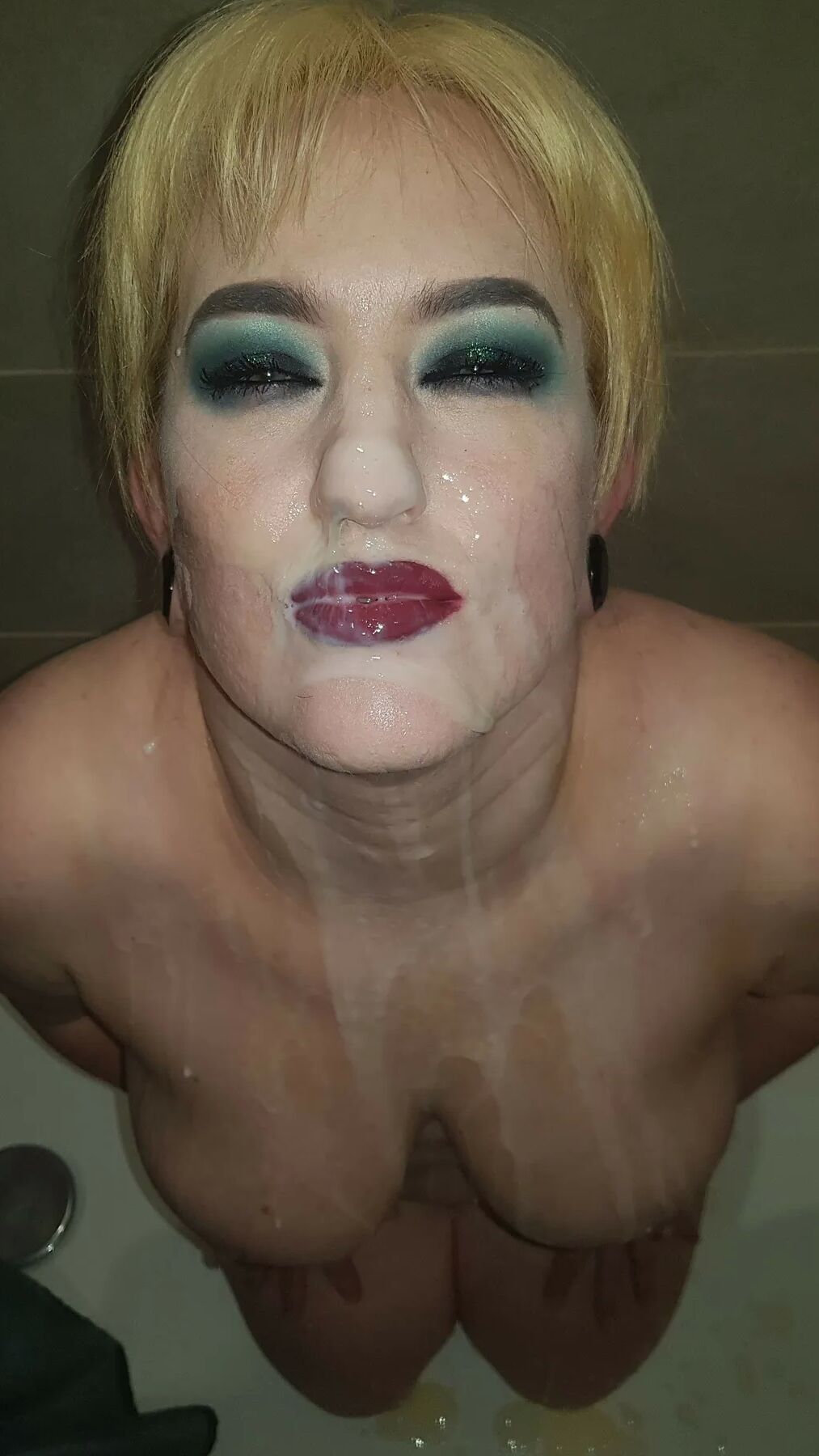 Chubby MILF Amy Leaf- Blonde cum shower