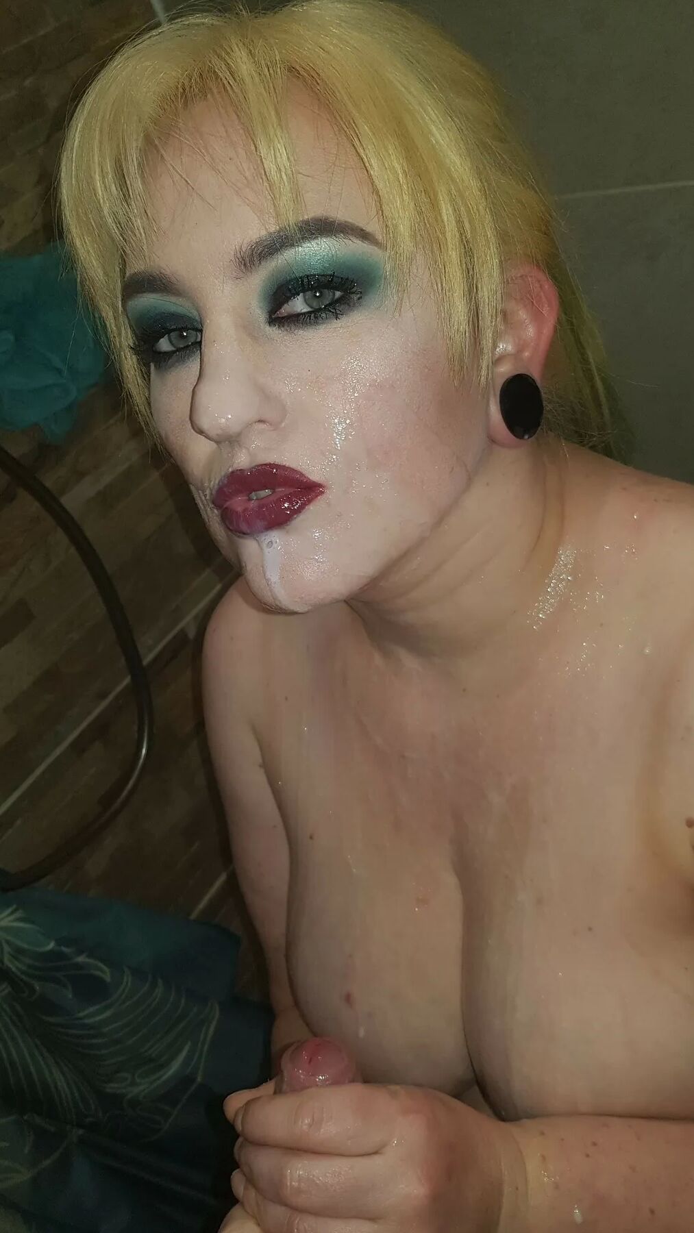 Chubby MILF Amy Leaf- Blonde cum shower