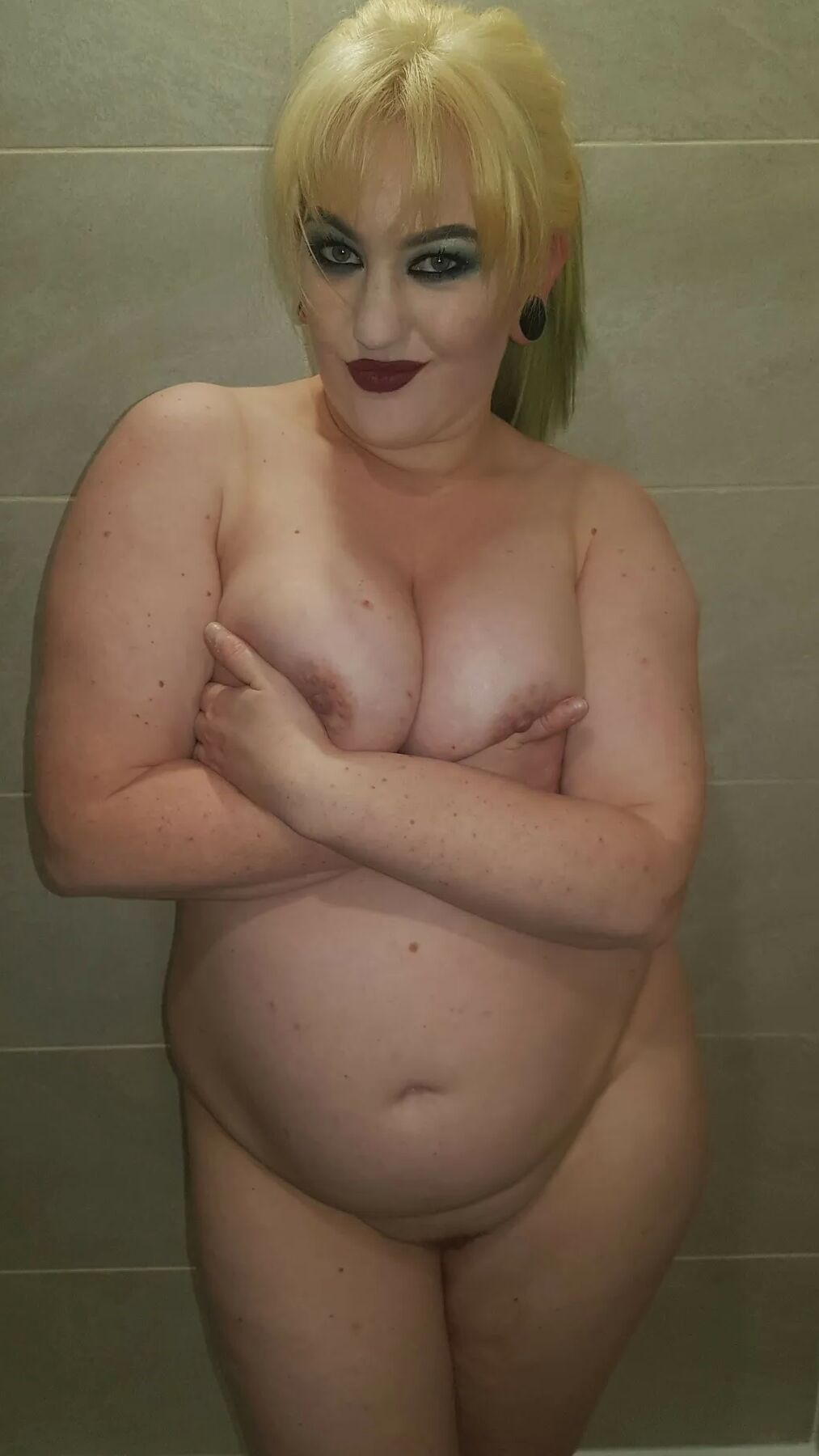 Chubby MILF Amy Leaf- Blonde cum shower