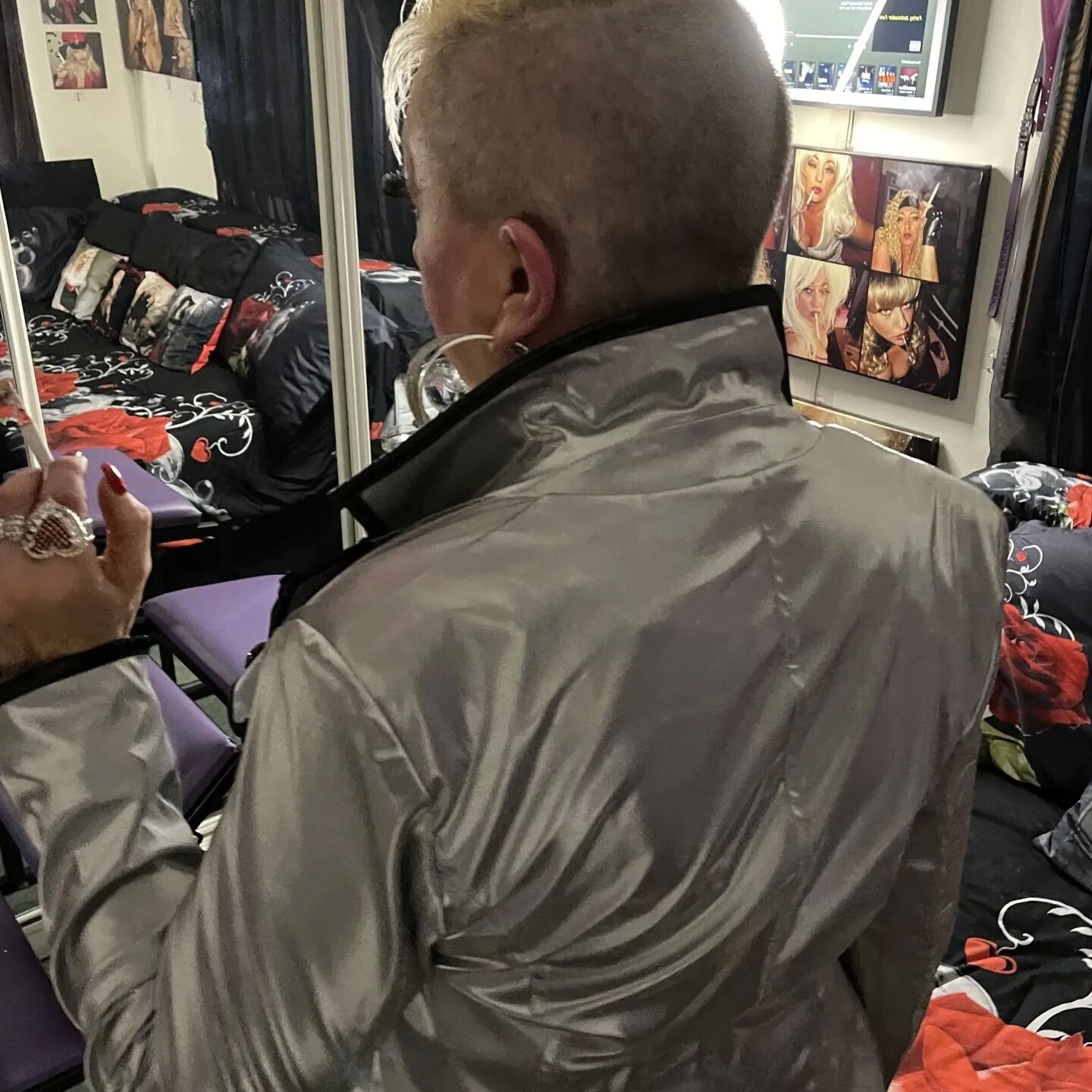 THE HAIRDRESSER