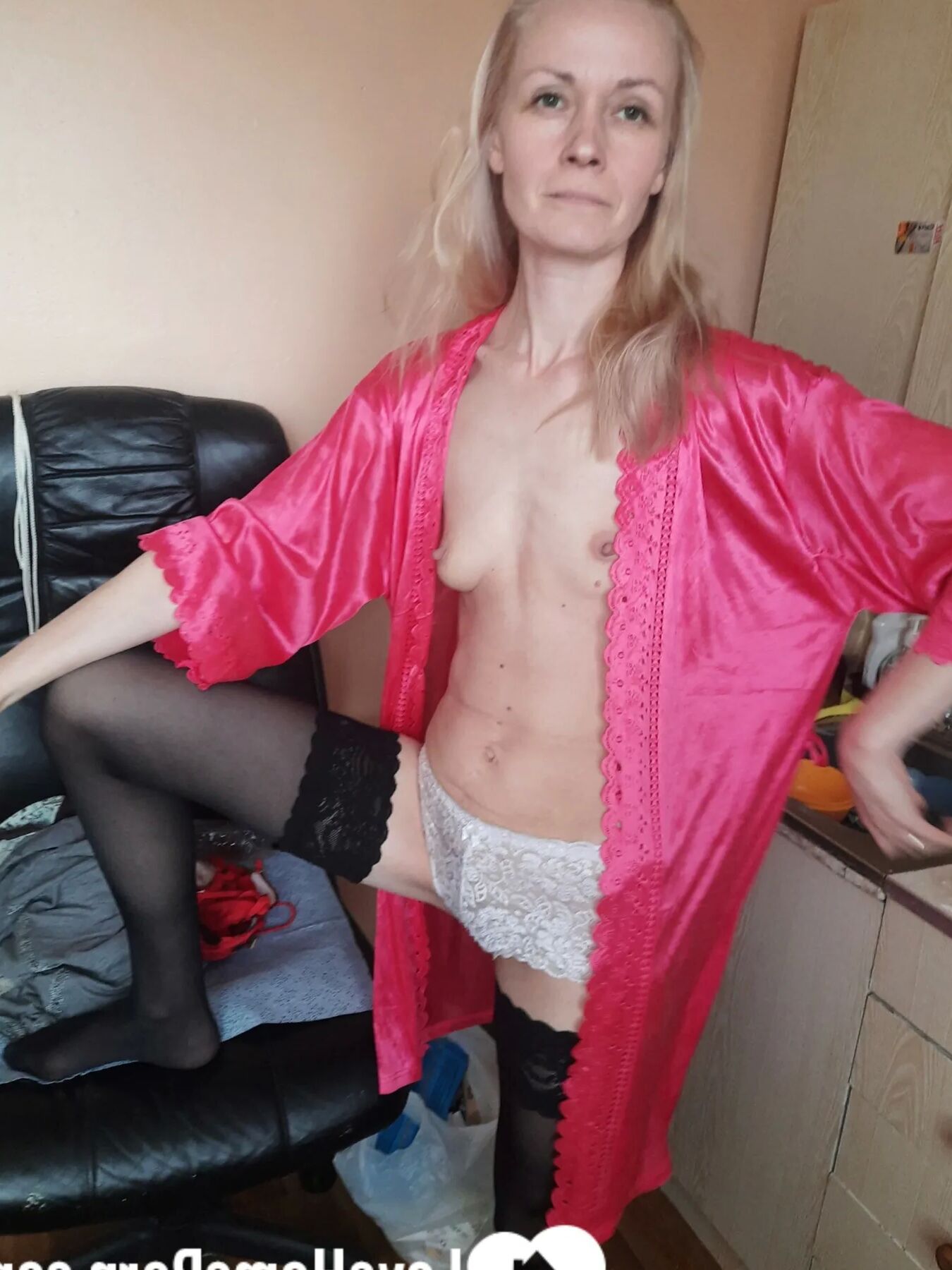 MILF in stockings fools around for a bit