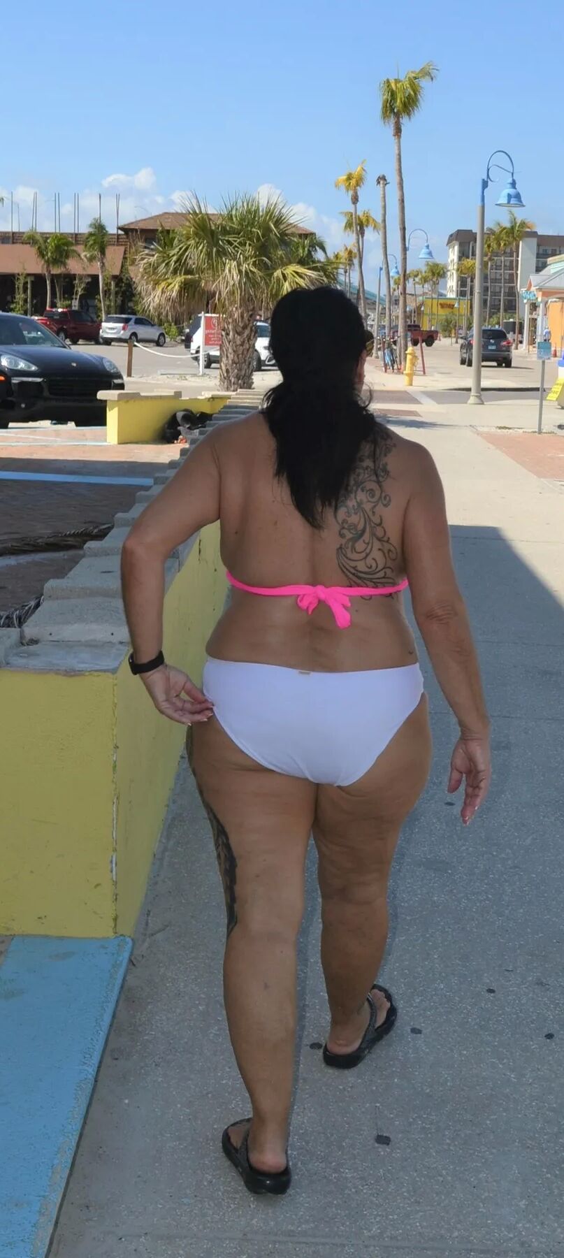 Fuck Toy in the Wild Peeing