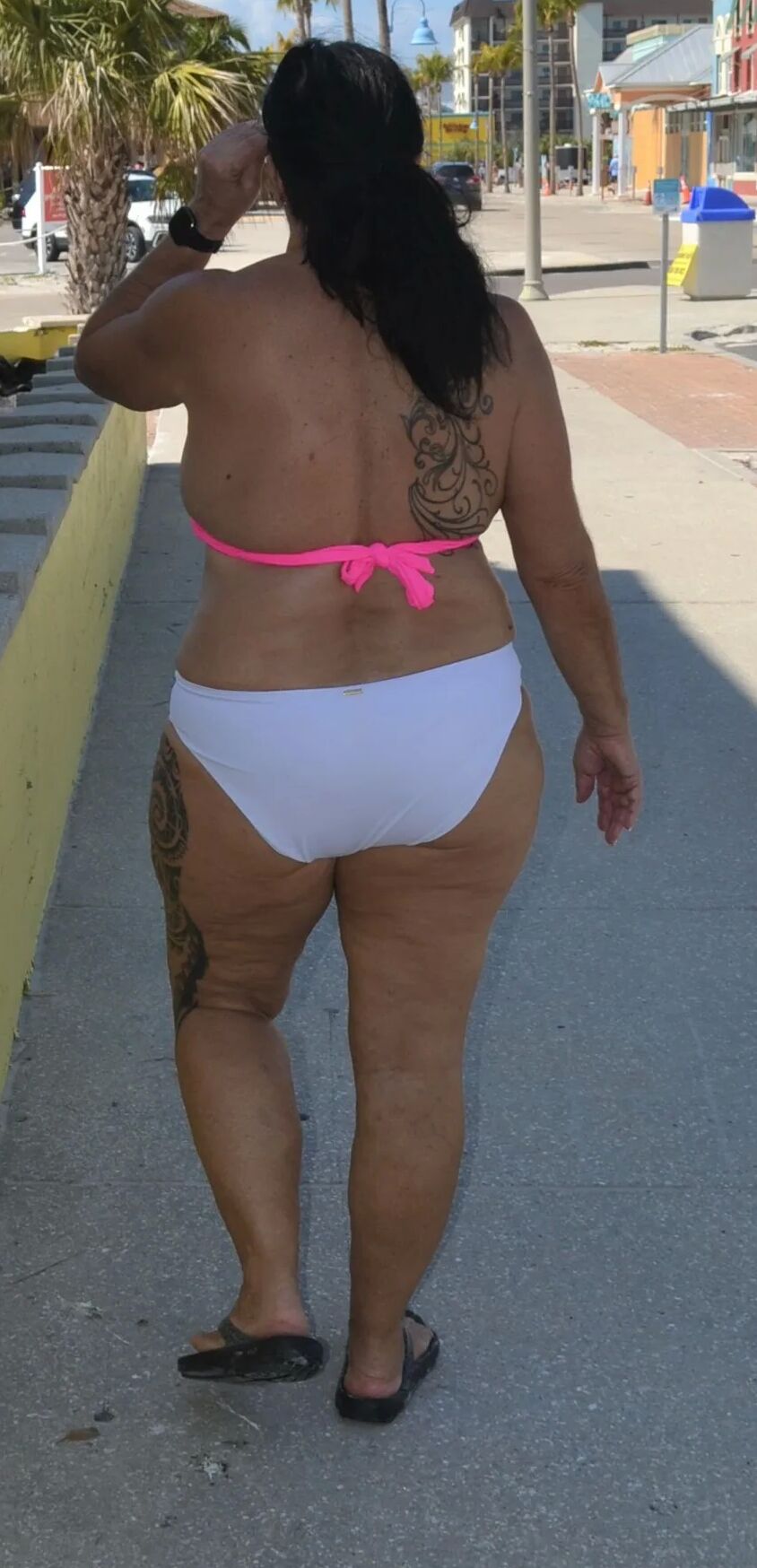 Fuck Toy in the Wild Peeing