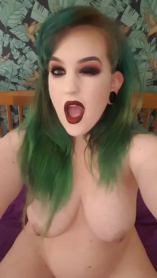 Chubby MILF Amy Leaf- For my fans