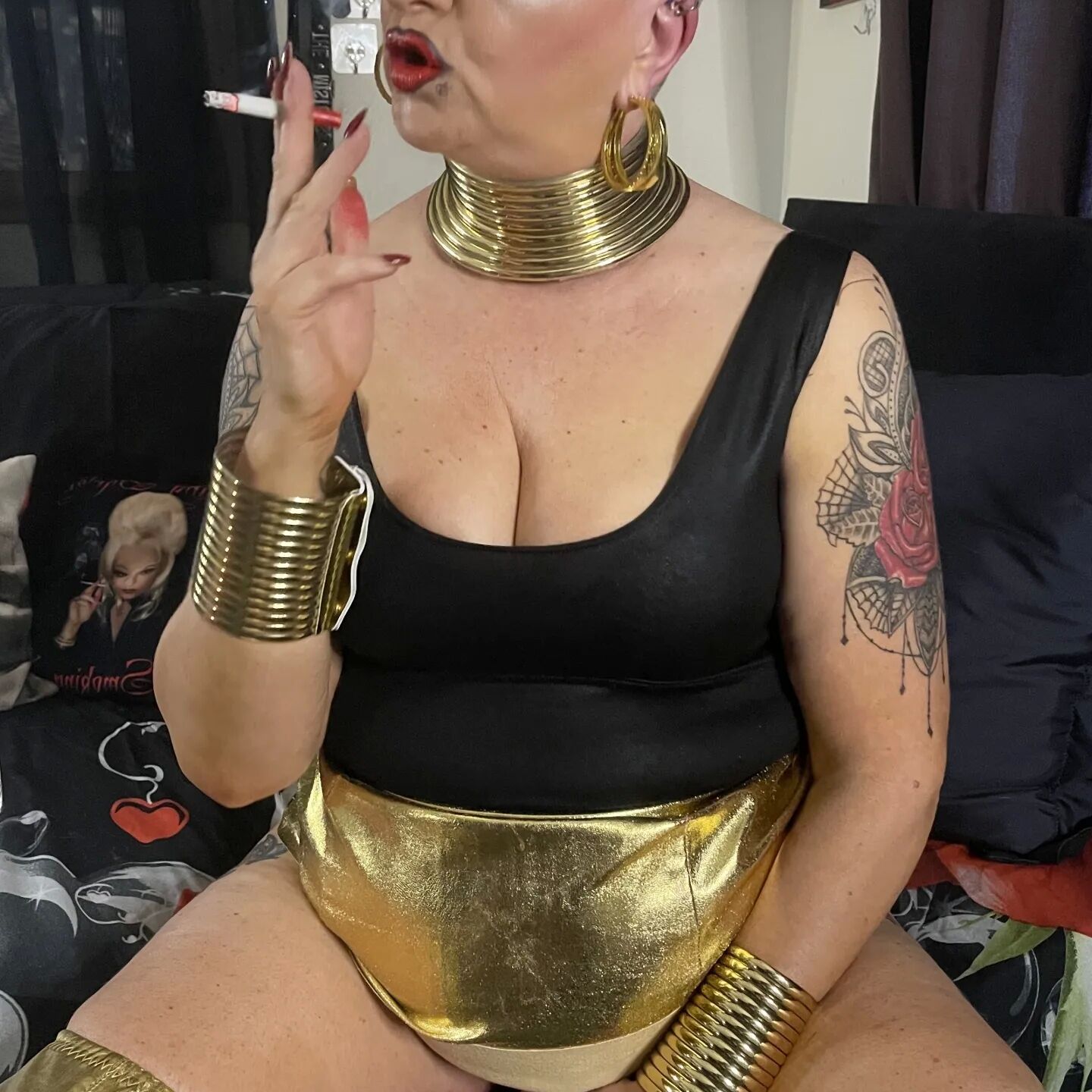 BAD AUNTIE SMOKING