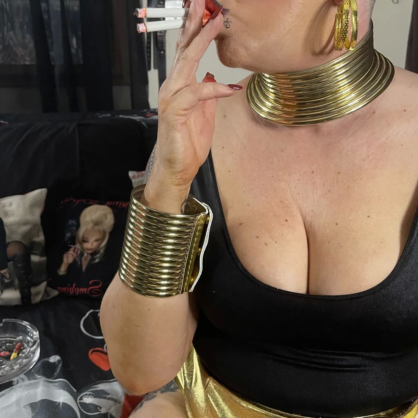 BAD AUNTIE SMOKING