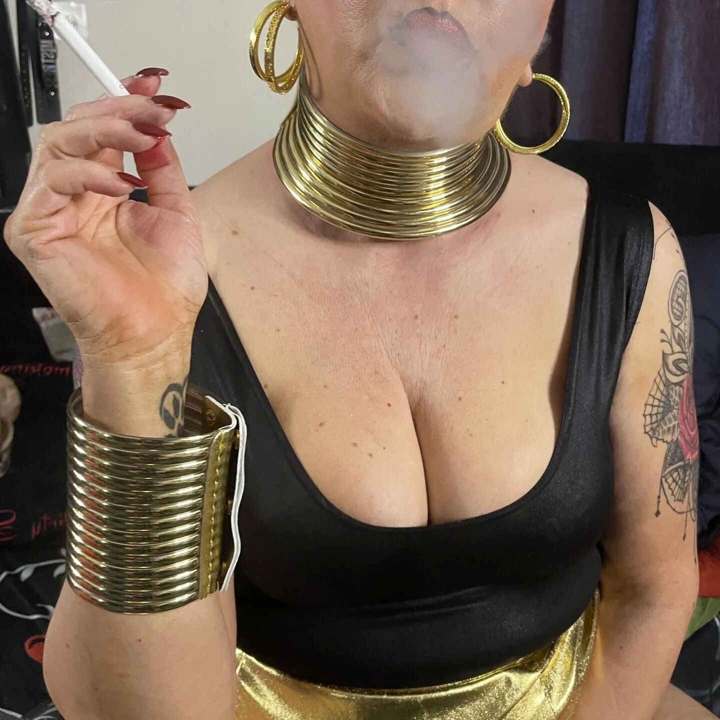 BAD AUNTIE SMOKING
