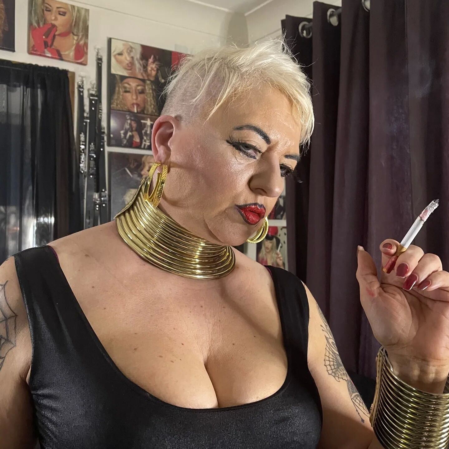 BAD AUNTIE SMOKING