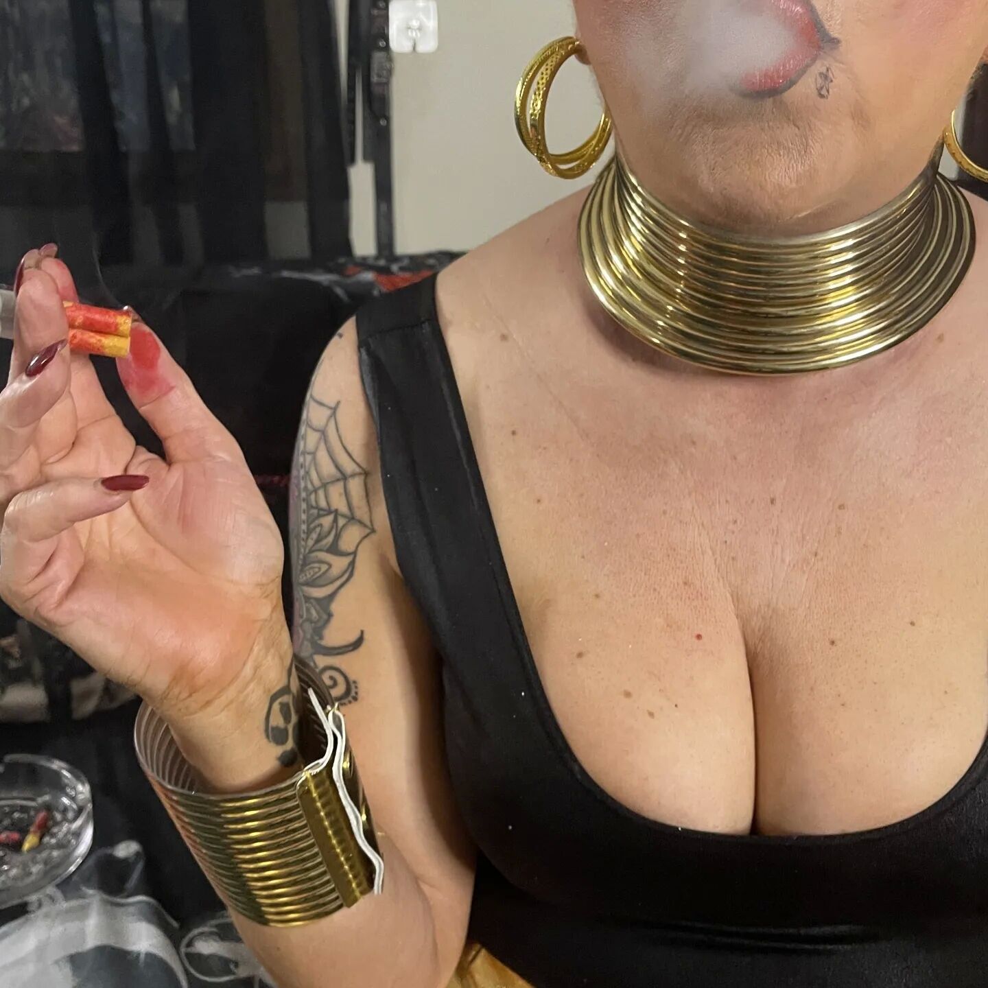 BAD AUNTIE SMOKING