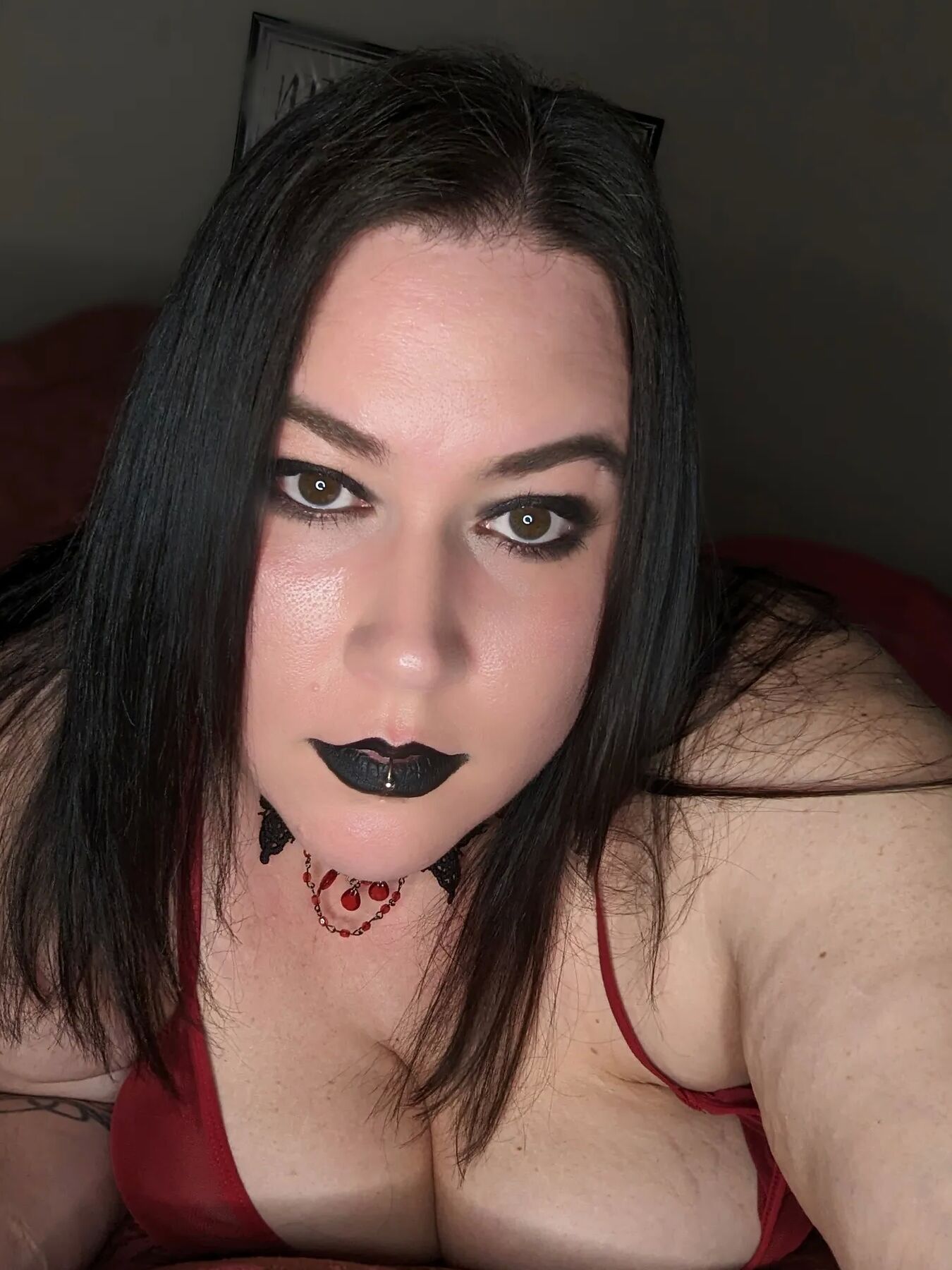 Gothic chick big tits and ass