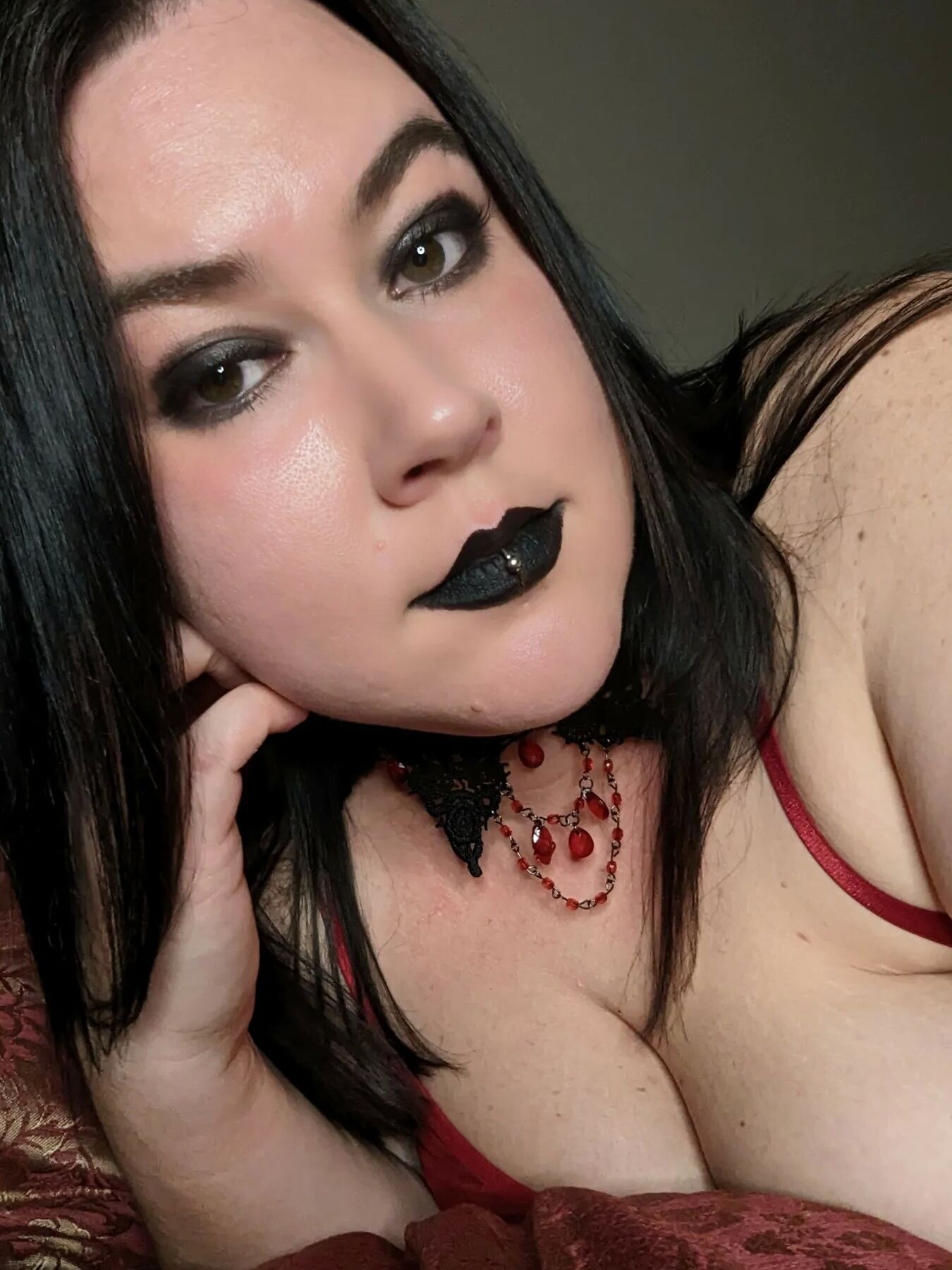 Gothic chick big tits and ass
