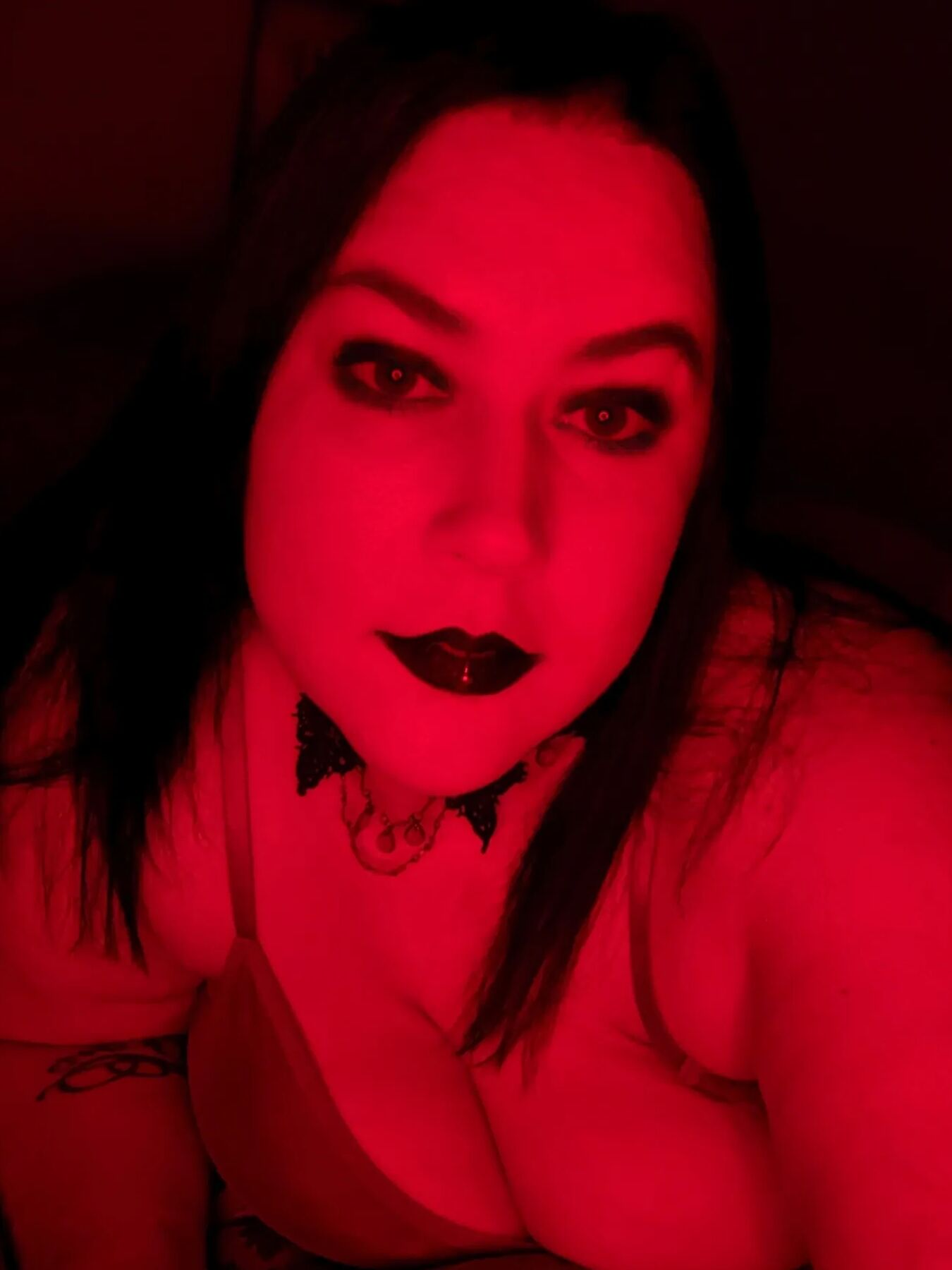 Gothic chick big tits and ass