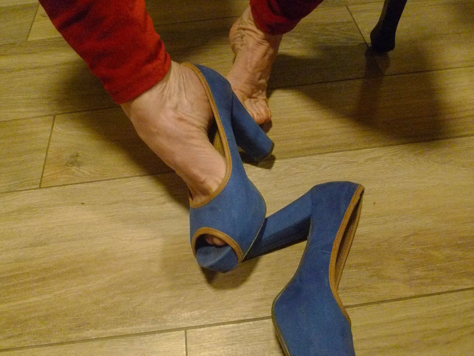 Dangling platform high heels